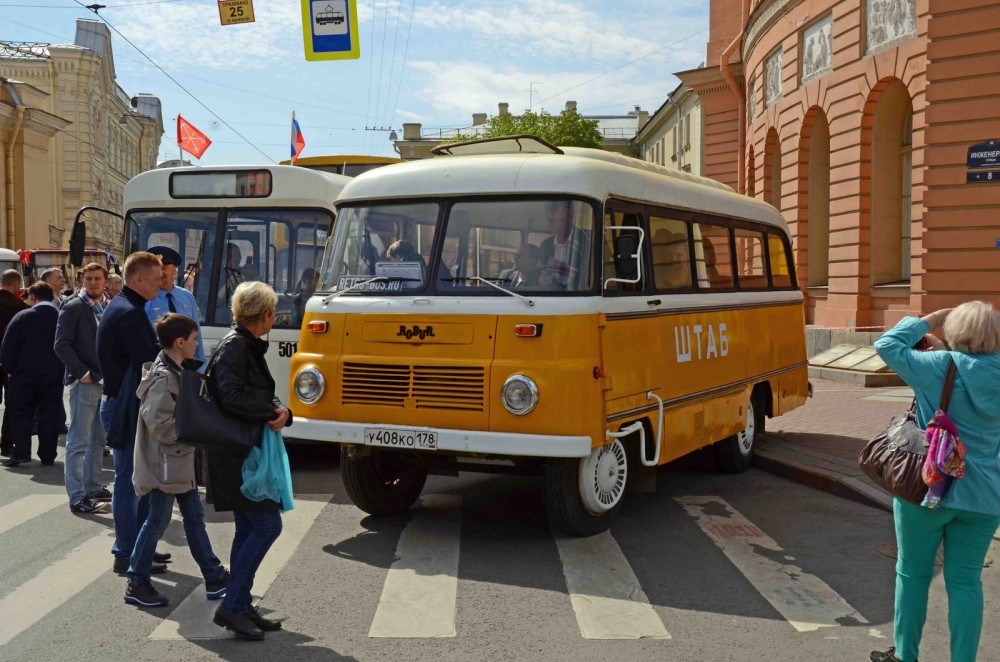 Ретро парад москва. Парад ретротранспорта Петербург. Парад ретро транспорта в Санкт Петербурге. Ретропарад 2022. Парад ретро транспорта в Санкт Петербурге 2022.